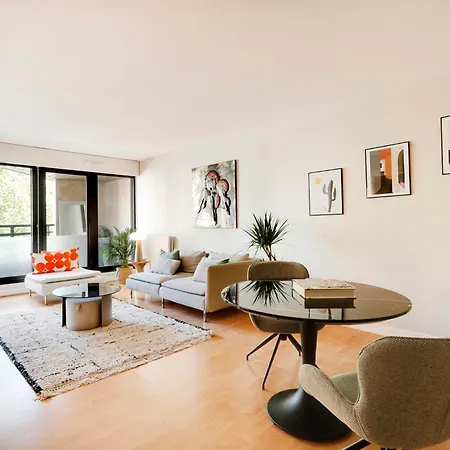 Spacieux 2 Pieces Renove Avec Terrasse Et Parking Proche La Defense Левалуа-Пере