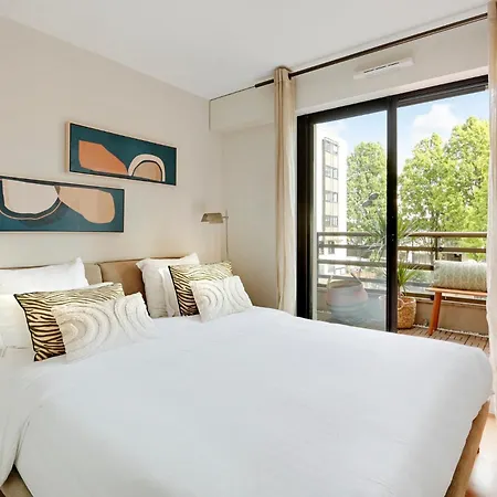 Spacieux 2 Pièces Rénové Avec Terrasse Et Parking Proche La Défense * Levallois-Perret