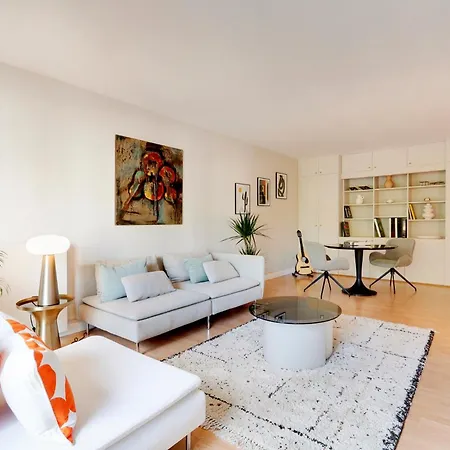 Spacieux 2 Pieces Renove Avec Terrasse Et Parking Proche La Defense *
