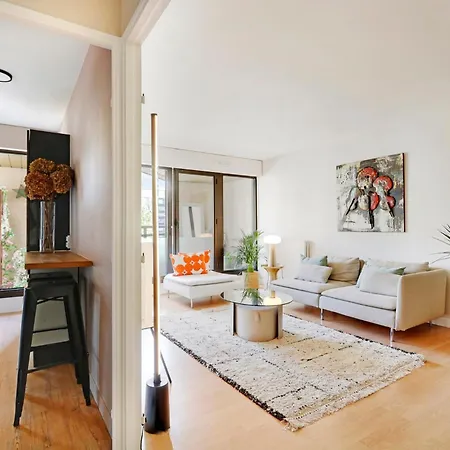 Spacieux 2 Pieces Renove Avec Terrasse Et Parking Proche La Defense Левалуа-Пере