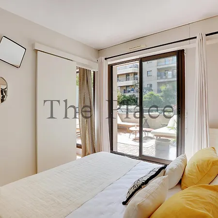 Spacieux 2 Pieces Renove Avec Terrasse Et Parking Proche La Defense Левалуа-Пере
