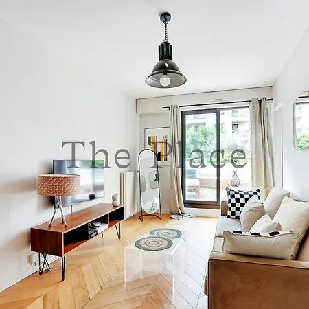 Апартаменты Spacieux 2 Pieces Renove Avec Terrasse Et Parking Proche La Defense Левалуа-Пере